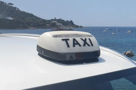 chauffeur taxi professionnel ajaccio lumineux