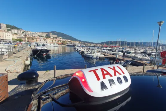 reservation en ligne chauffeur taxi en corse lumineux